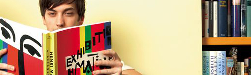 Mann mit Buch